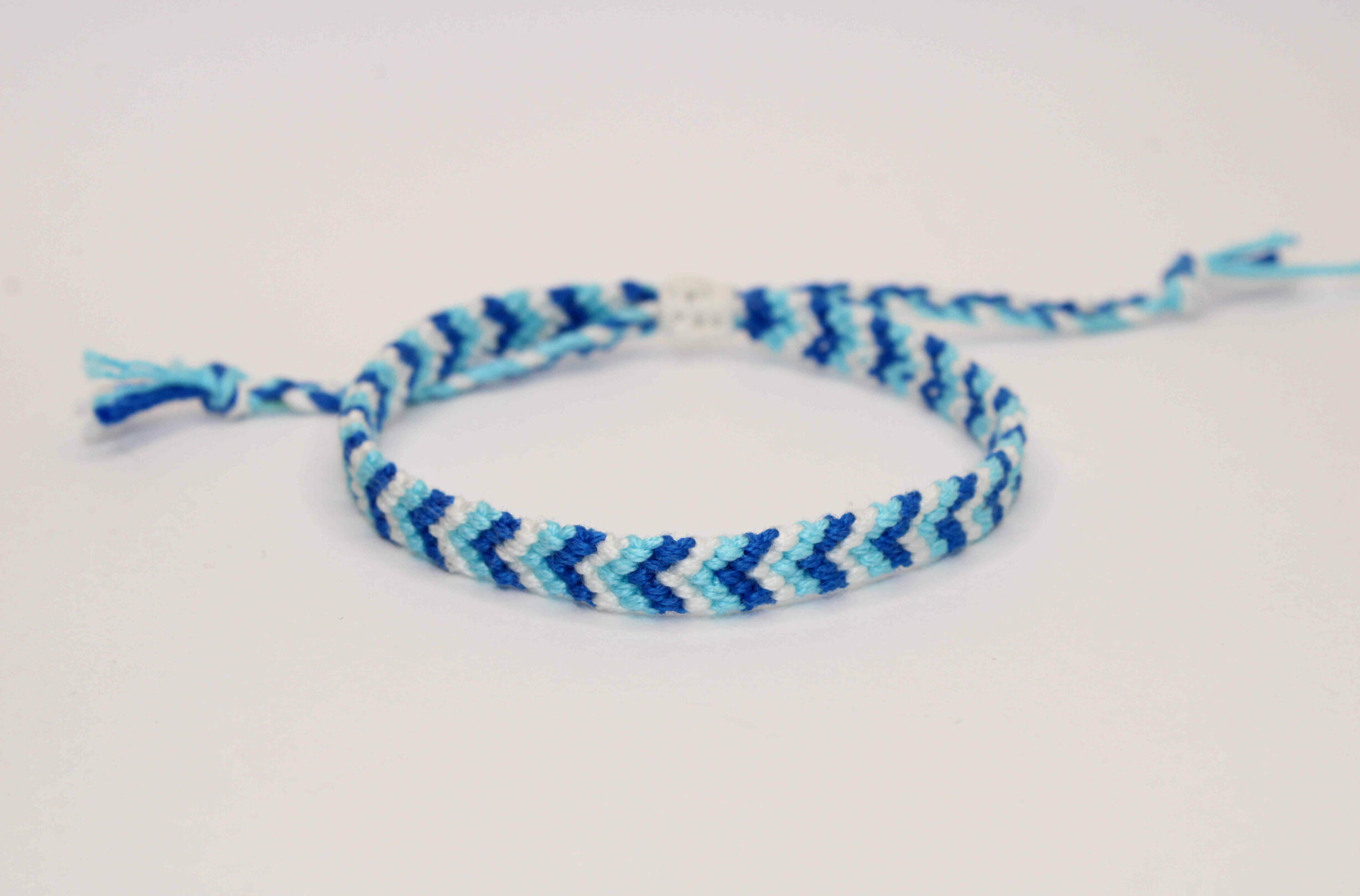 comment faire un bracelet brésilien en forme de tresse (DIY Friendship  bracelet braided stitch) - YouTube